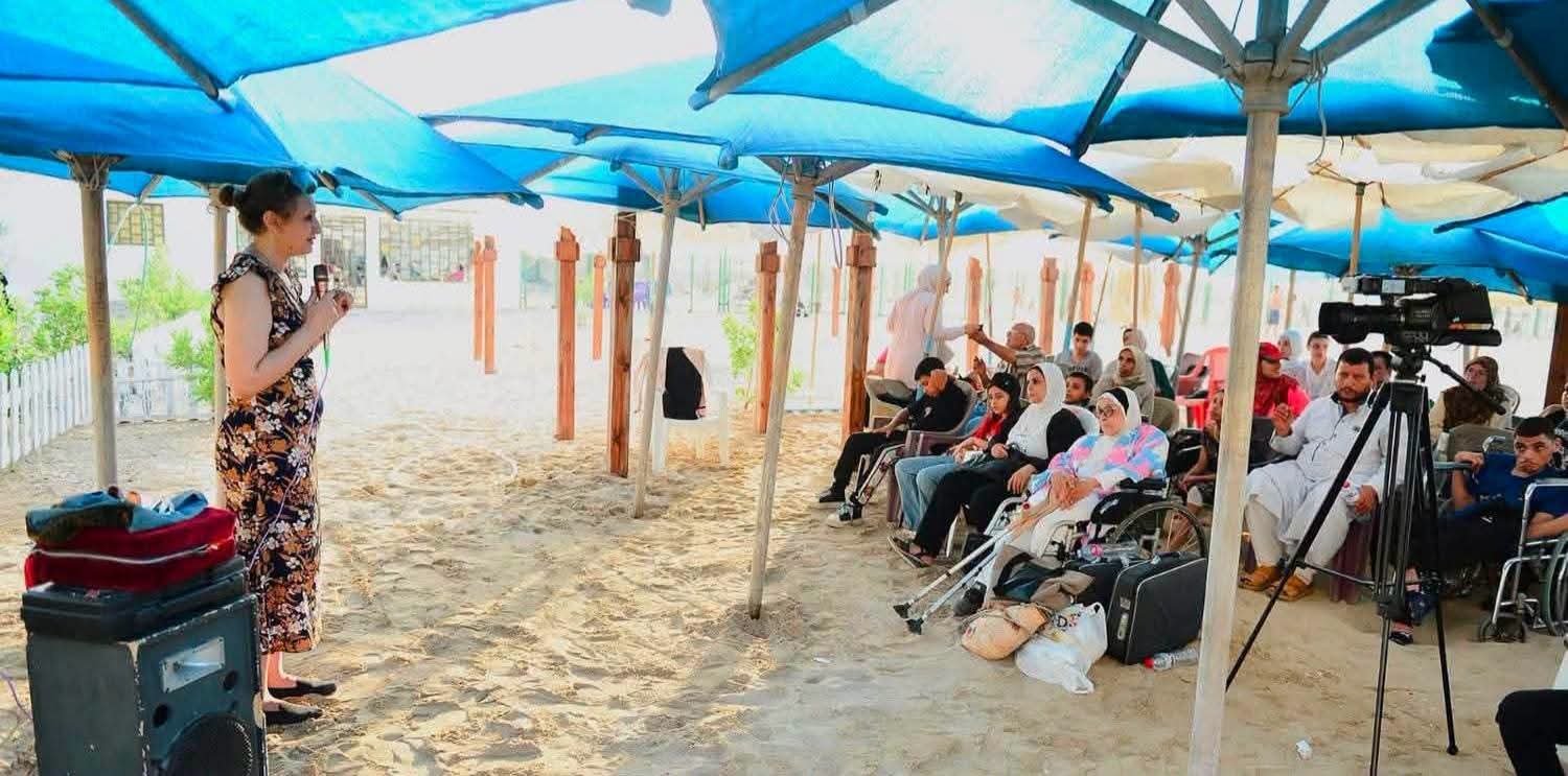 المشرف العام للمجلس القومي لذوي الإعاقة تتفقد شاطئ أبطال التحدي بالإسكندرية